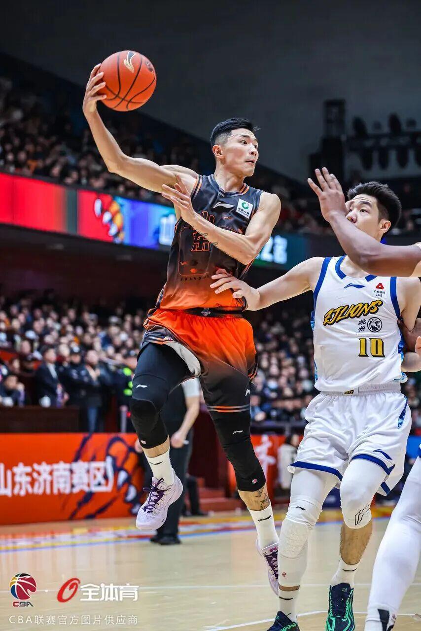 免费试玩-球迷的呐喊与球队的蜕变:山东男篮主场战胜广厦背后的深层逻辑